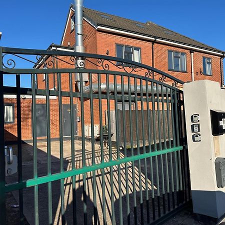 Cosy 3 Bed Apartment Near Birmingham Airport & Nec Perfect For Groups & Contractors! Экстерьер фото